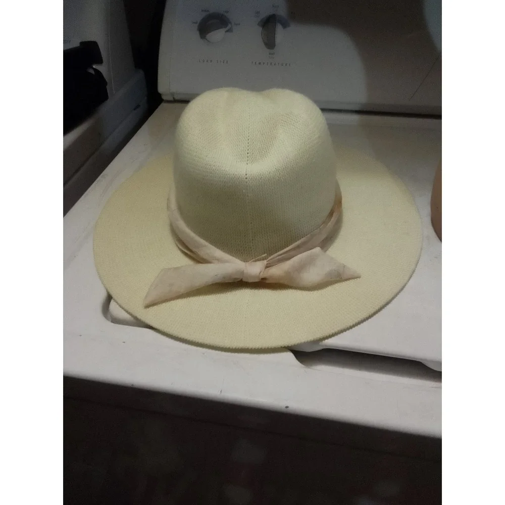 New With Tags Wyeth Corsica In Ivory Woman's Hat Size Is One Size